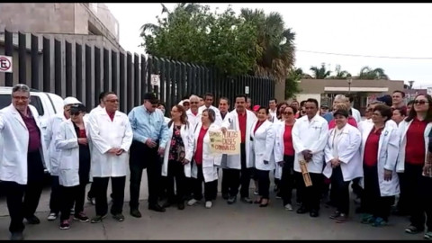 Marchan en defensa por Médico acusado de la muerte de un menor en Oaxaca