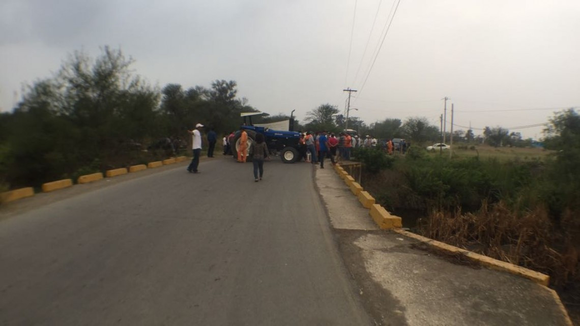 Bloquean acceso a la termoeléctrica de la CFE por presunta contaminación