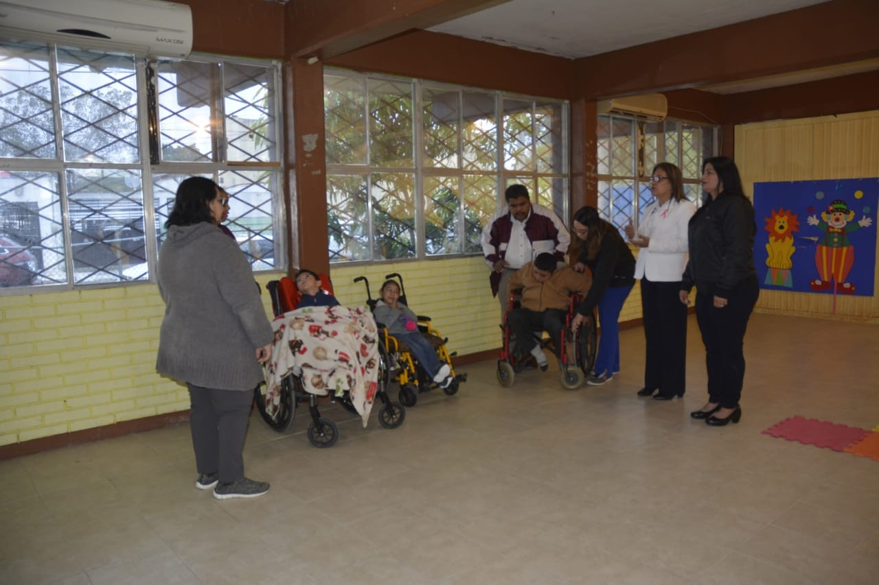 Presidenta del DIF entrega donación a comunidad escolar