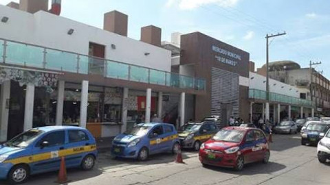 Credencializan a locatarios del mercado 18 de marzo