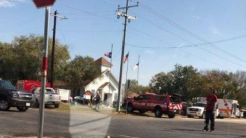 Hombre abre fuego en iglesia bautista cerca de San Antonio