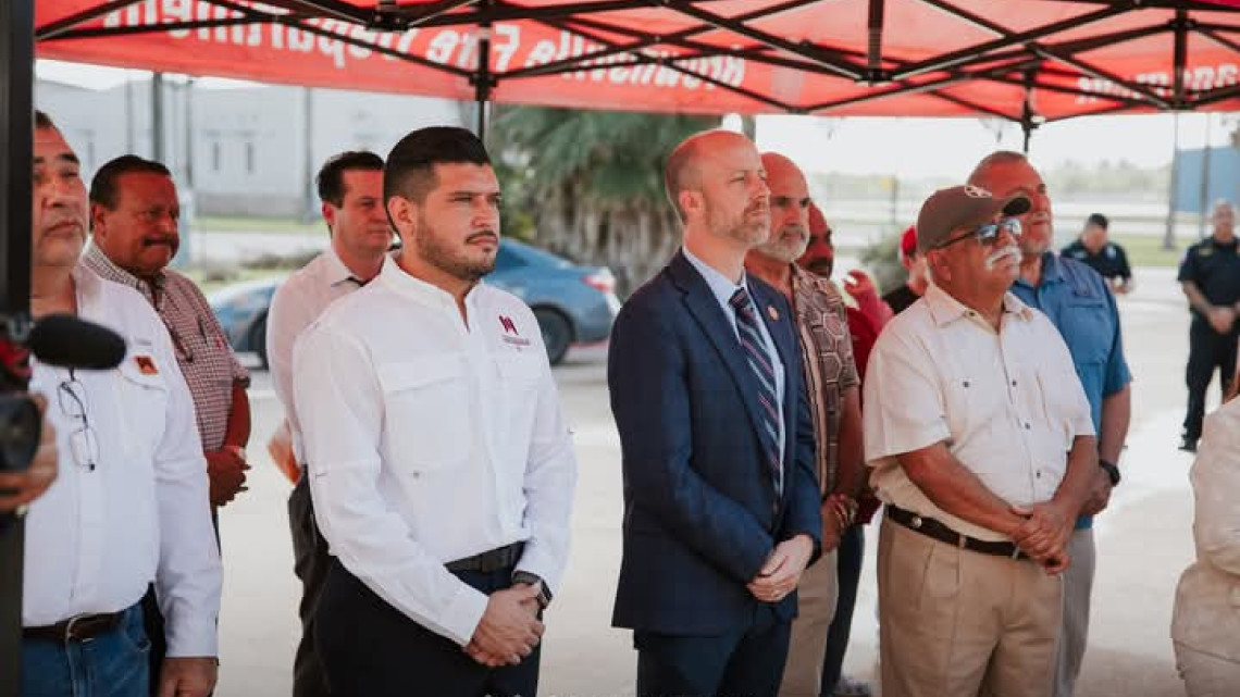 Departamento de Bomberos de Brownsville dona equipo a Matamoros