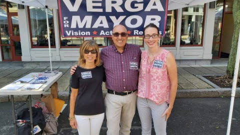 Candidato a alcalde de Gloucester, se hace viral por su apellido