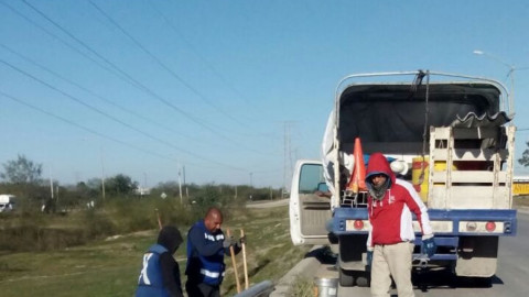 Instalan 18 tramos de defensas metálicas