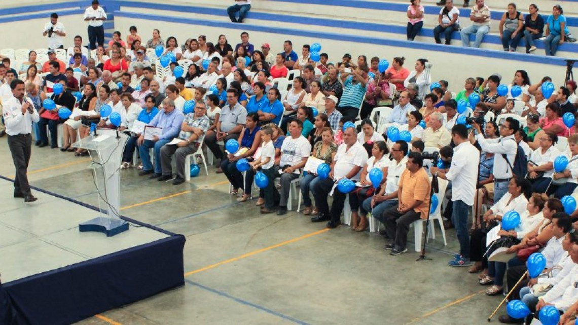 Reconoce alcalde a líderes de colonias 