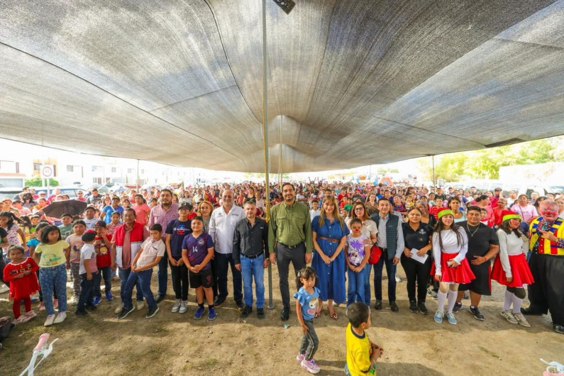 Entregó Carlos Peña Ortiz regalos navideños con la Senadora Maki Ortiz en Terranova