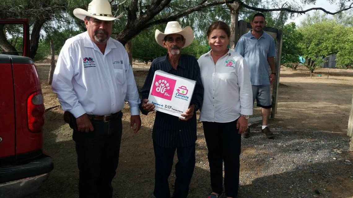 Entrega DIF apoyos a familias de comunidades rurales 