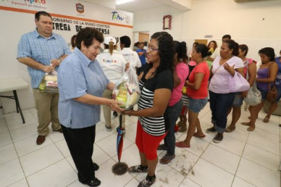 Benefician con despensas a despicadoras por temporada de veda