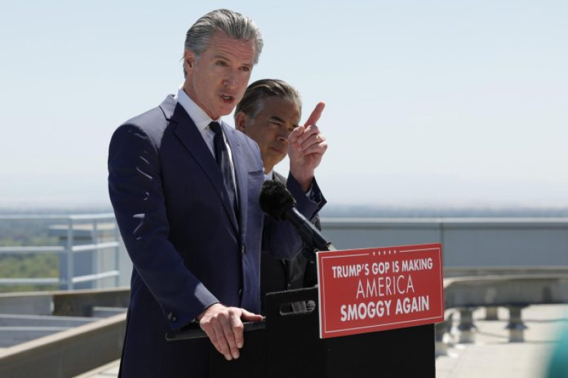 Gobernador de California pide a tribunal bloquear uso de tropas en redadas contra migrantes