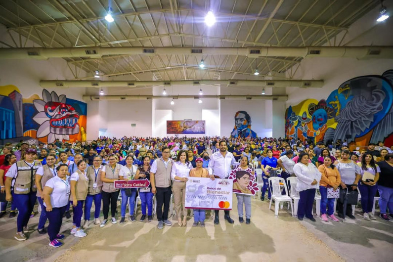 Entregan Becas Coordinadores Estatal, Regional y Alcalde de Reynosa