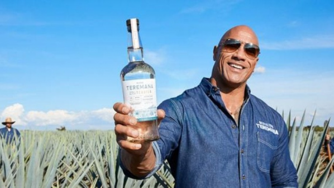 "La Roca" lanza su tequila "Teremana" hecho en México