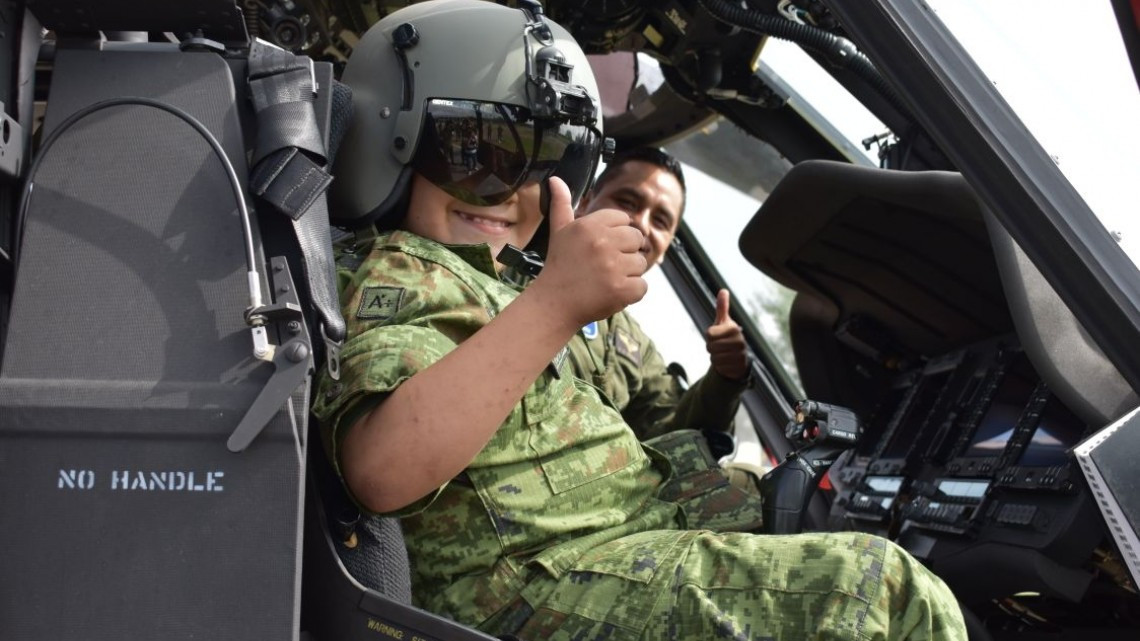 Juan Pablo Macarena es nombrado Soldado Honorario por un día