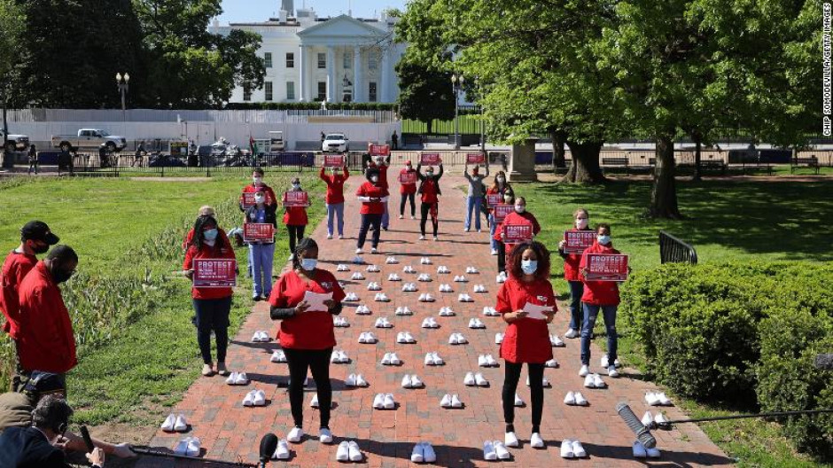 Enfermeras en Estados Unidos rinden homenaje a compañeras fallecidas por COVID-19 