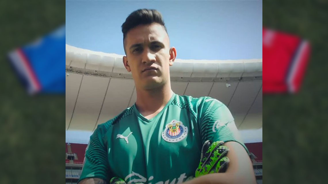 Chivas presenta sus nuevos uniformes 