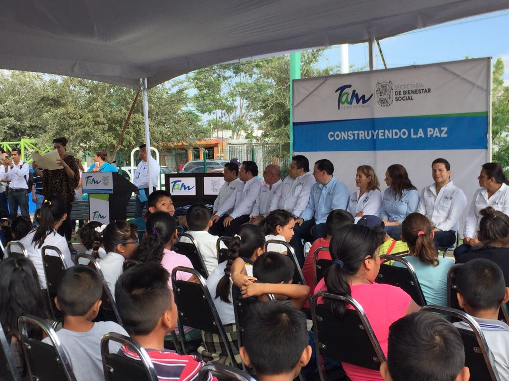 Dotan de paralibros y wifi a parques de barrio