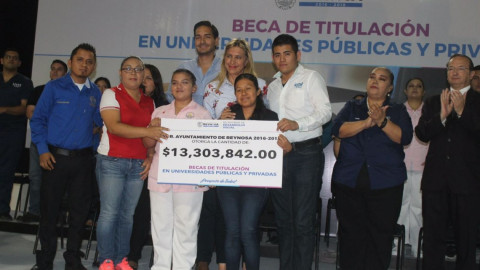 Gobierno de Reynosa paga la titulación mil 300 jóvenes universitarios