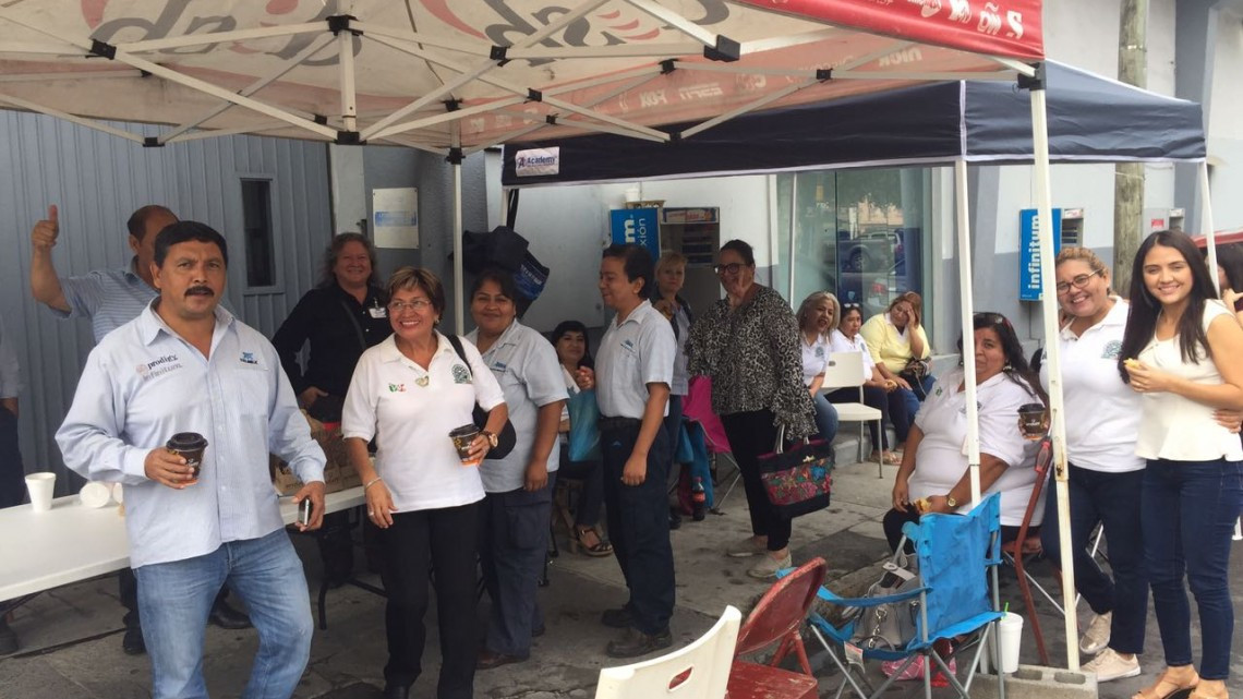 Realizan empleados de Telmex paro de labores 