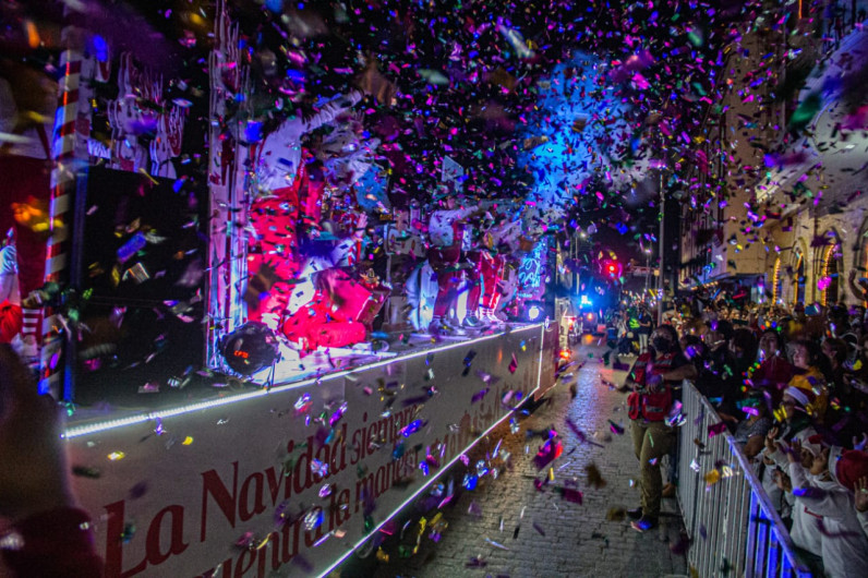 Espectacular y mágica noche disfrutan matamorenses con encendido de pino y desfile “Amor a la Navidad”