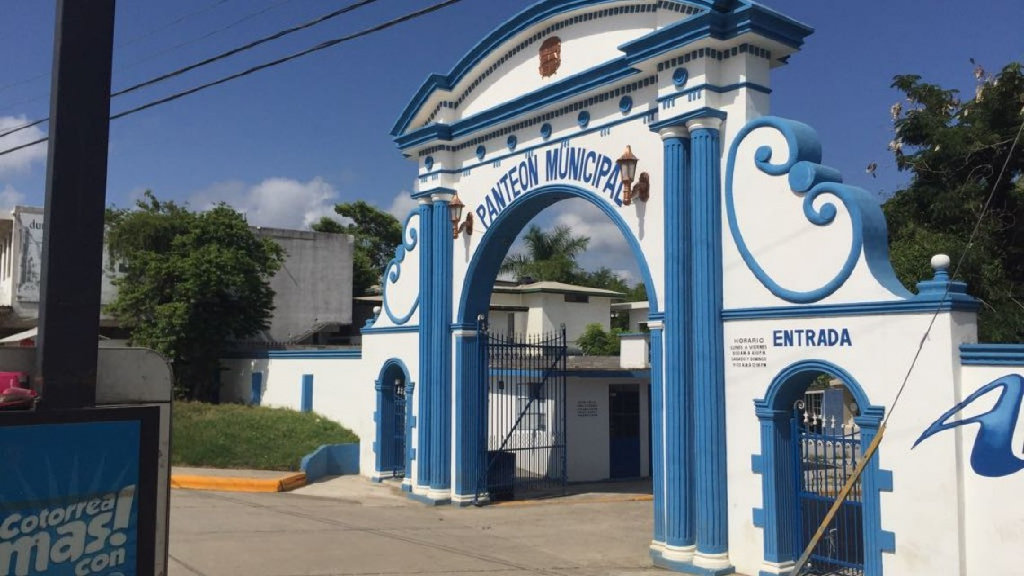 ⁠⁠⁠Ciudadanos se quejan por la maleza y basura en cementerios