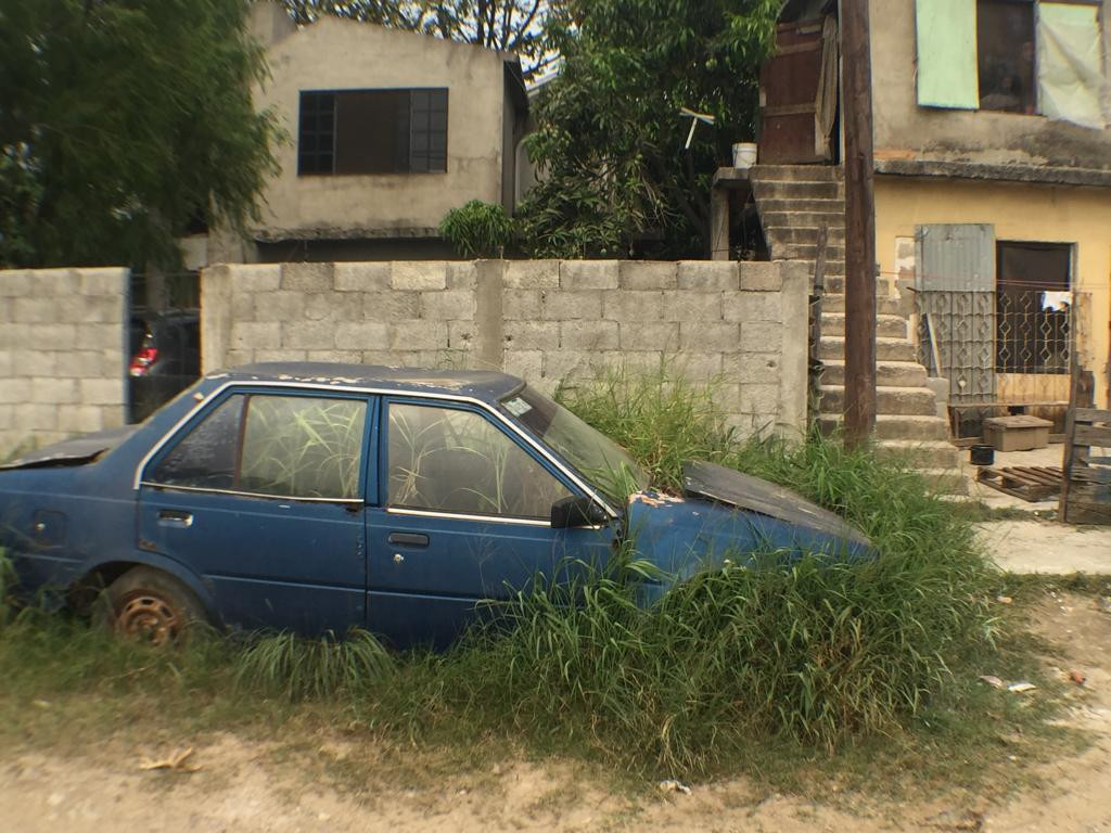 Analizan el retiro de unidades chatarras abandonadas en la vía pública