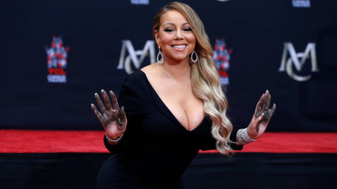 Mariah Carey deja sus huellas en Hollywood 