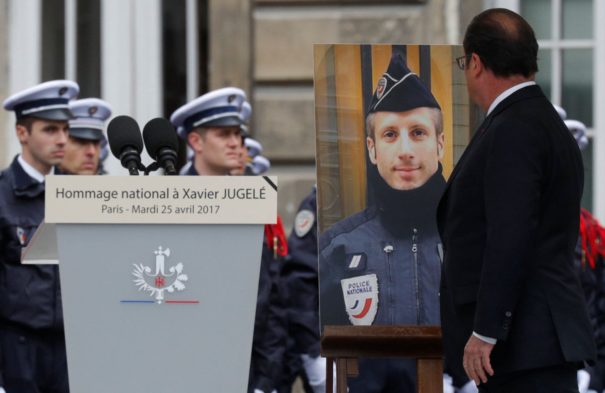 Encabeza Hollande homenaje a policía muerto en tiroteo en París