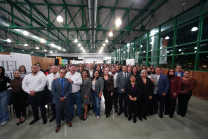 Alcaldesa Carmen Lilia Canturosas entrega 300 becas de titulación y consolida a Nuevo Laredo como modelo estatal en impulso educativo 