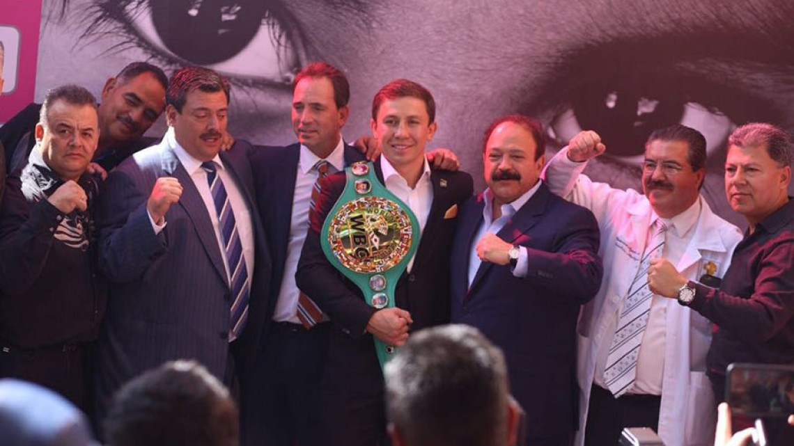 “GGG” entrega juguetes en la CDMX 