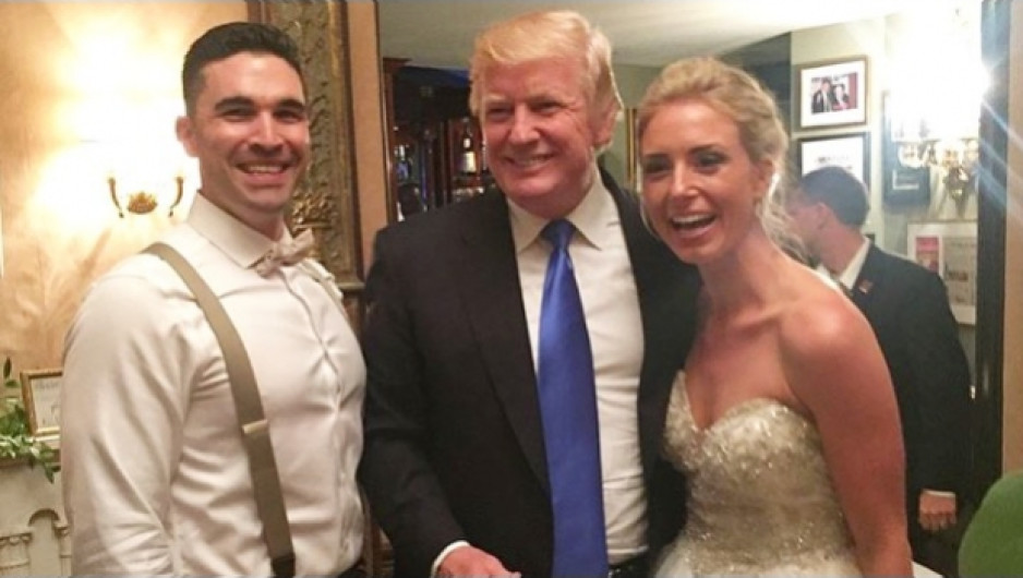 Donald  Trump cae de sorpresa a boda en Nueva Jersey