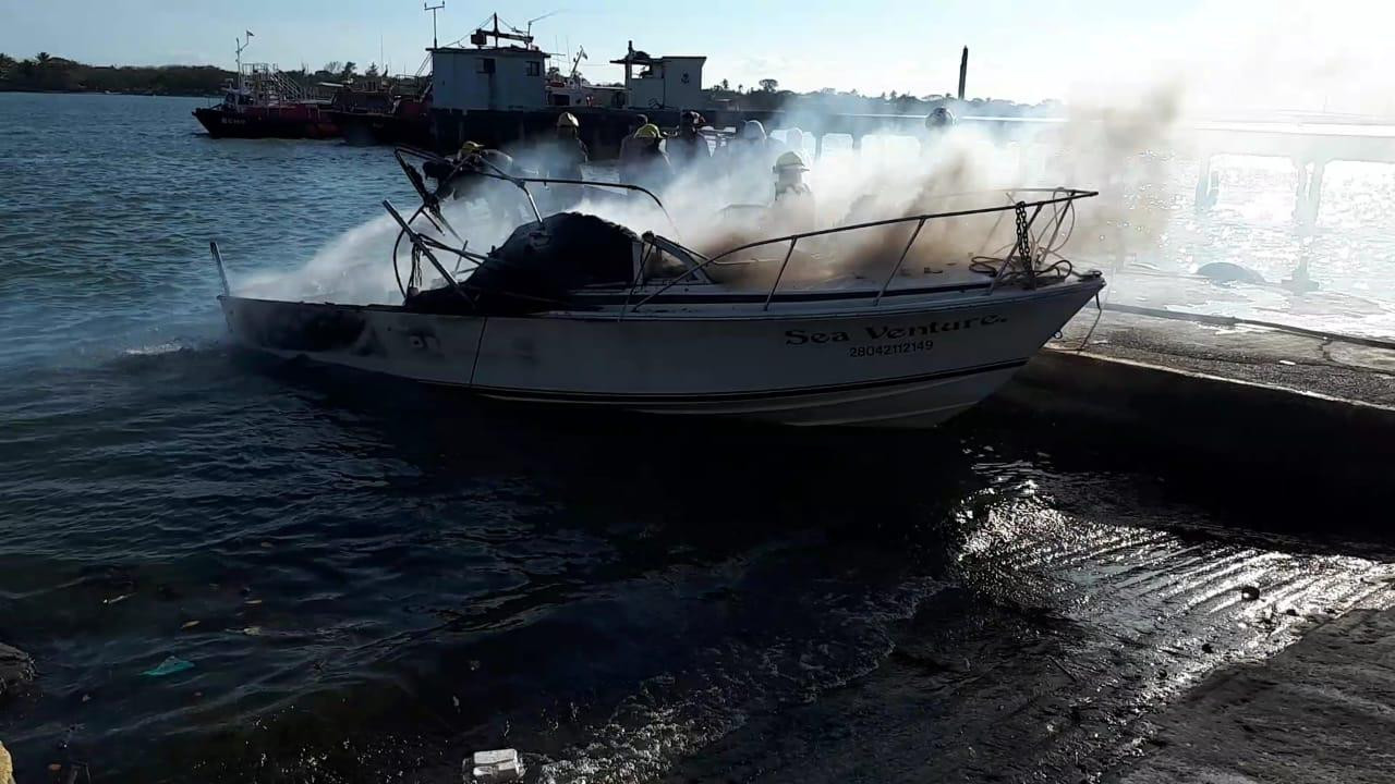 Se incendió embarcación en el Río Pánuco de lado de Ciudad Madero