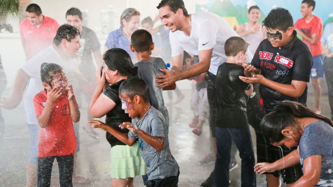 Impulsan recreación de niños de escuelas especiales