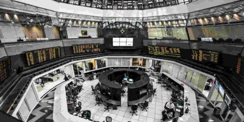 Dólar en 19.15 pesos en bancos; BMVa la baja