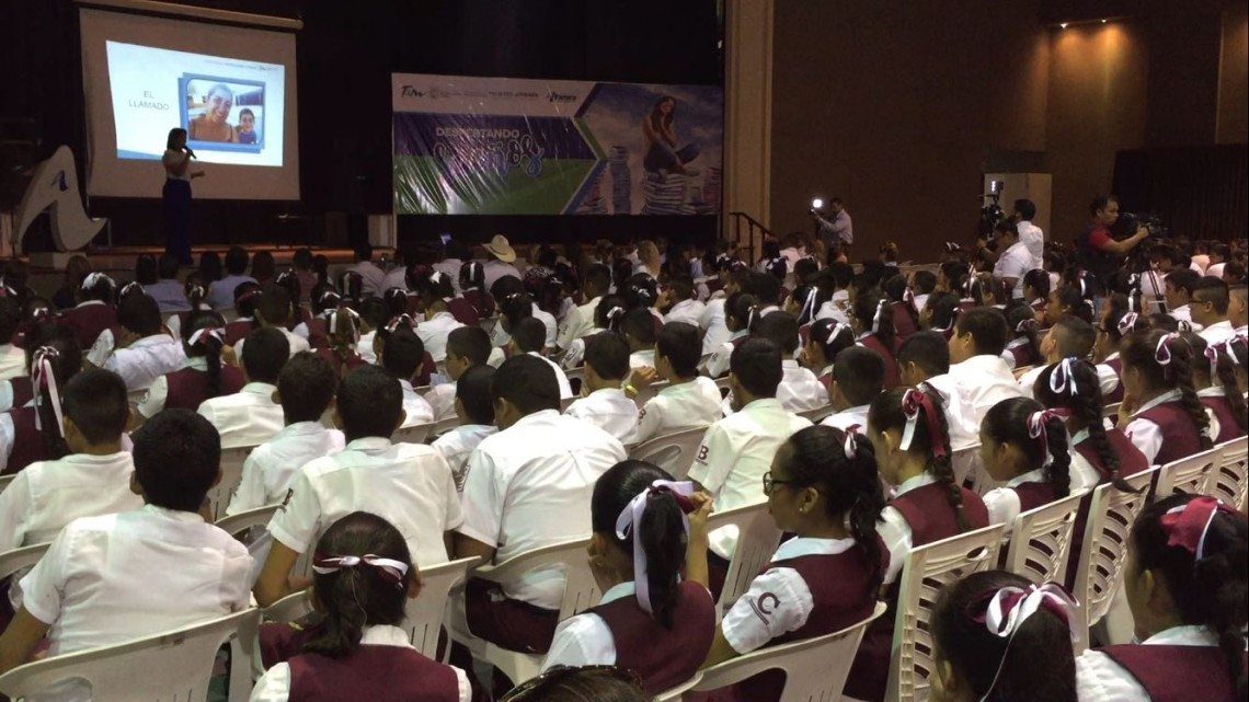 Imparten conferencia despertando sueños