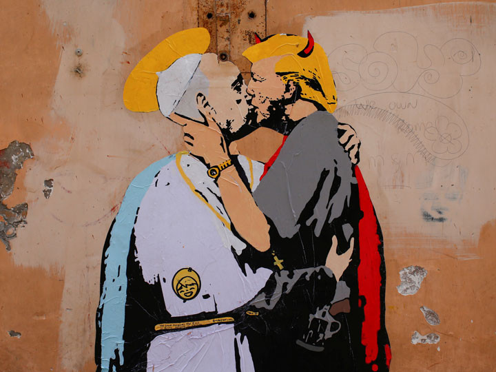 Pintan a Trump y al papa Francisco dándose un beso en Roma 