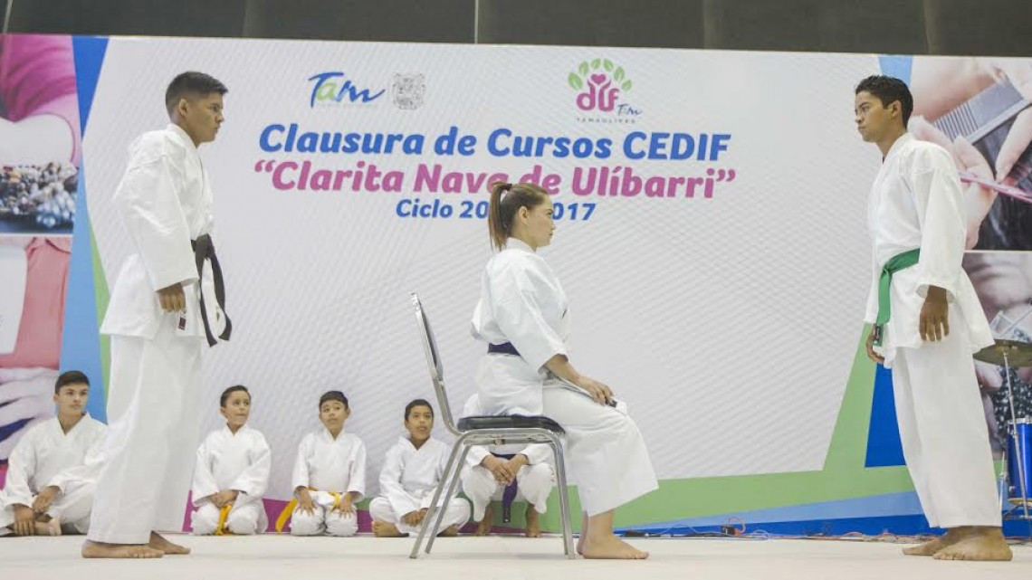 DIF entregan certificados en los CEDIF