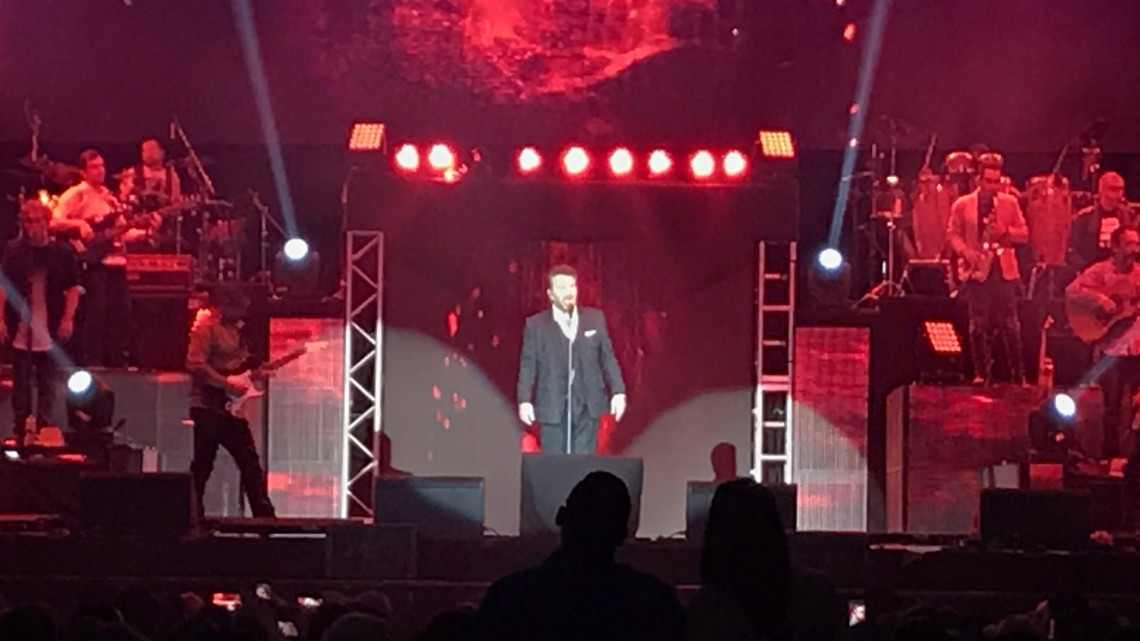 Tour "Amigos" en State Farm Arena