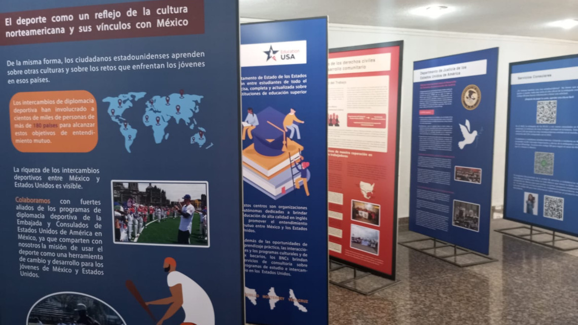 Inauguran exposición “Viajando con Ben” en el Teatro de la Reforma