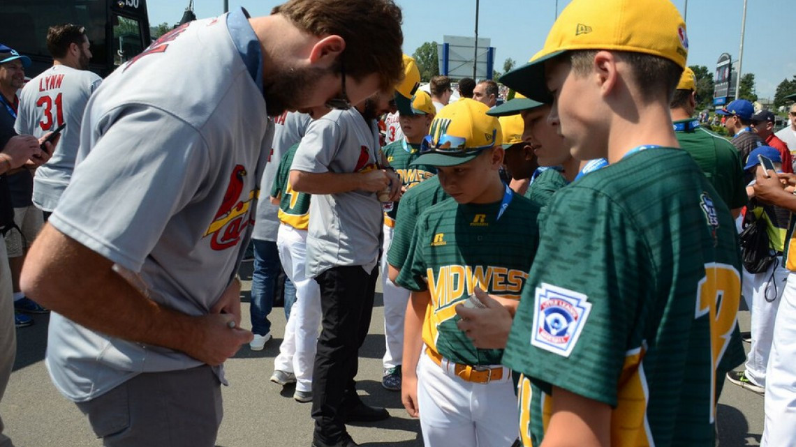 Piratas y Cardenales conviven con jugadores de Ligas Pequeñas