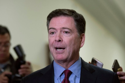 Exdirector del FBI es acusado de falsa declaración y obstrucción