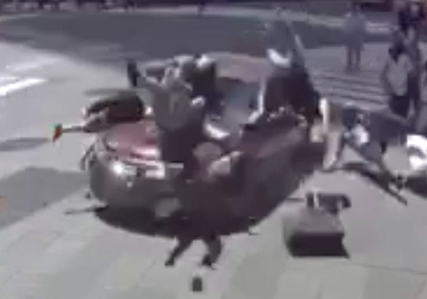 Revelan video de accidente en Times Square