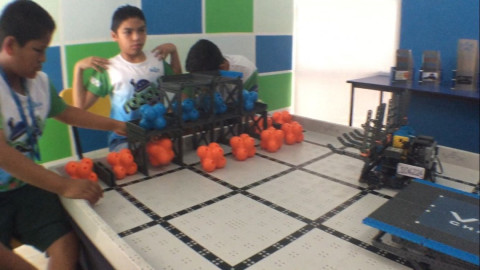 Amplían sus talentos niños que incursionan en robótica