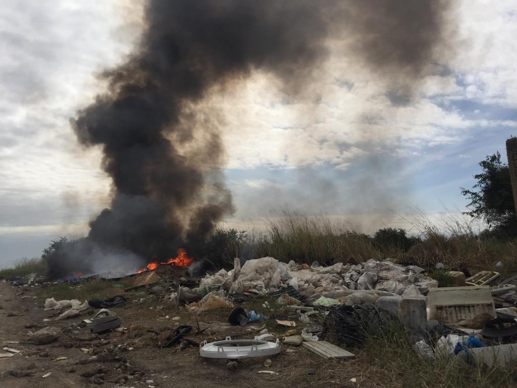 Levantan toneladas de llantas en basureros clandestinos