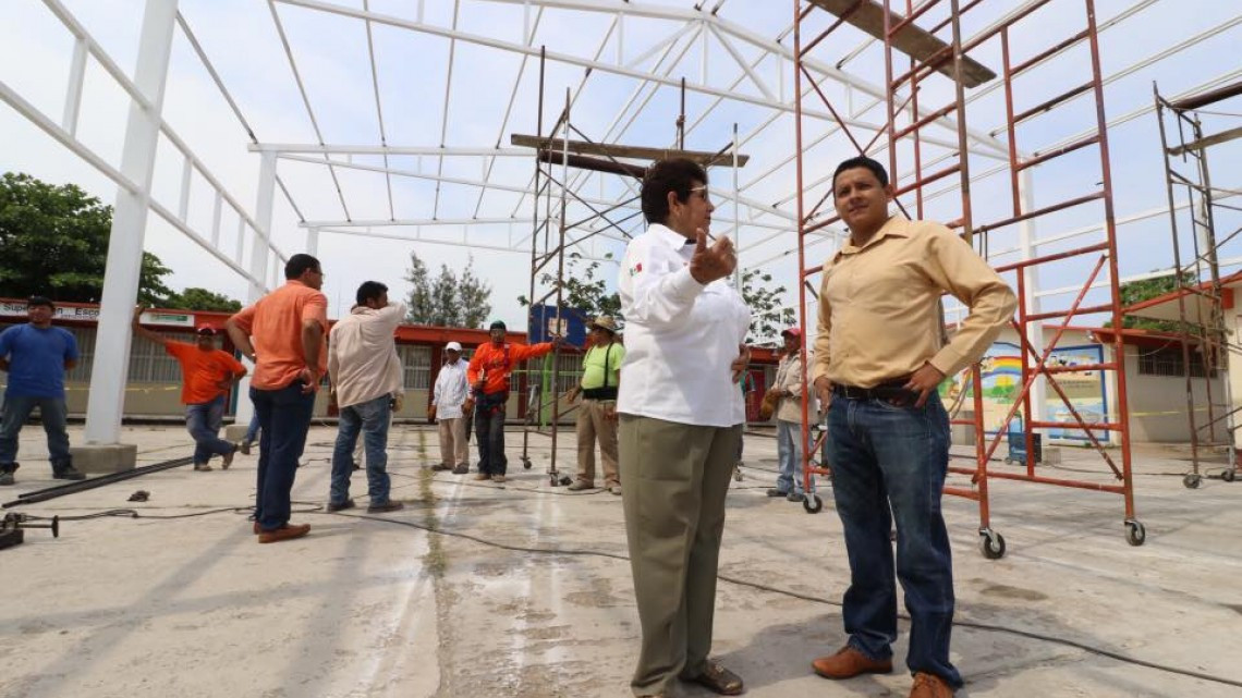 Supervisa alcalde de Tampico avances de techumbre en primaria