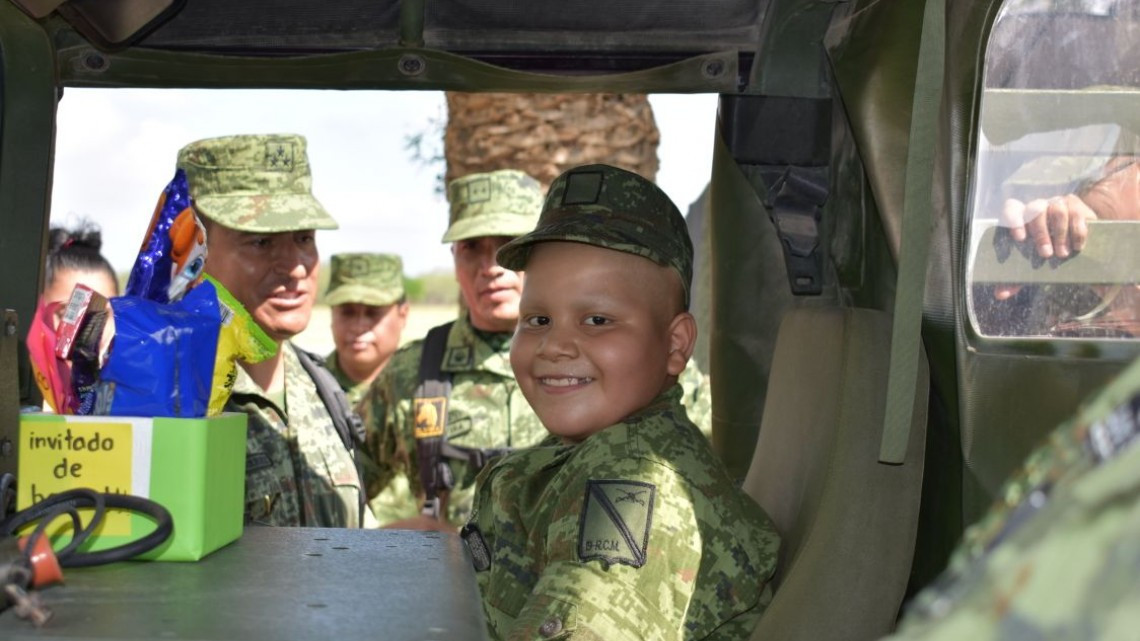 Juan Pablo Macarena es nombrado Soldado Honorario por un día