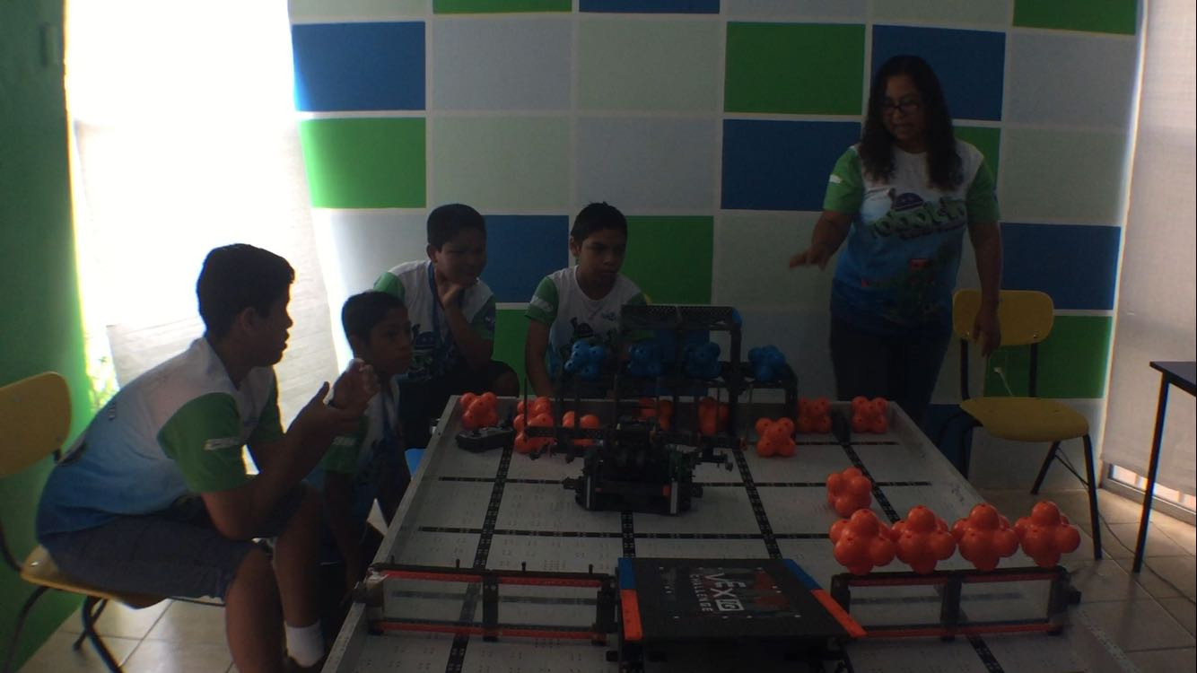 Amplían sus talentos niños que incursionan en robótica