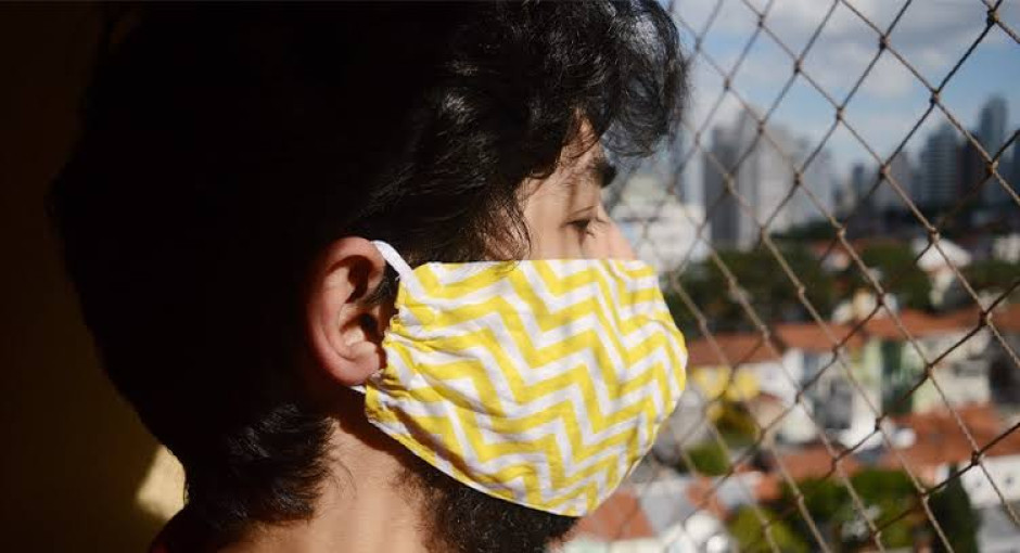 Variante de coronavirus brasileña afecta más a jóvenes