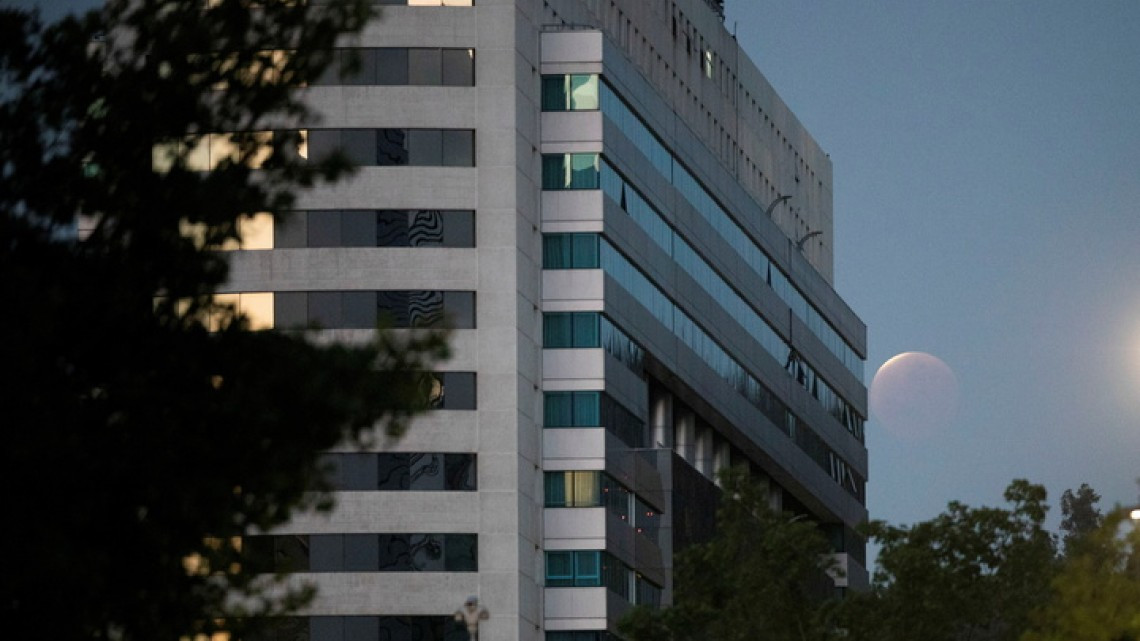 Así se vivió en México y otras partes del mundo, el eclipse lunar más largo del siglo 
