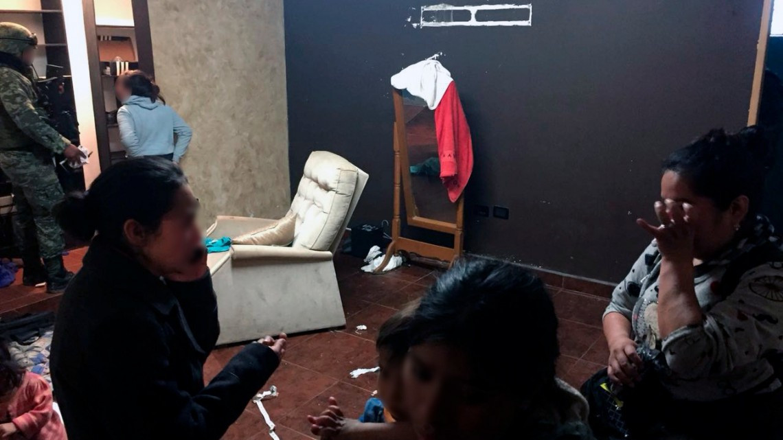 Localizan casas de seguridad con migrantes