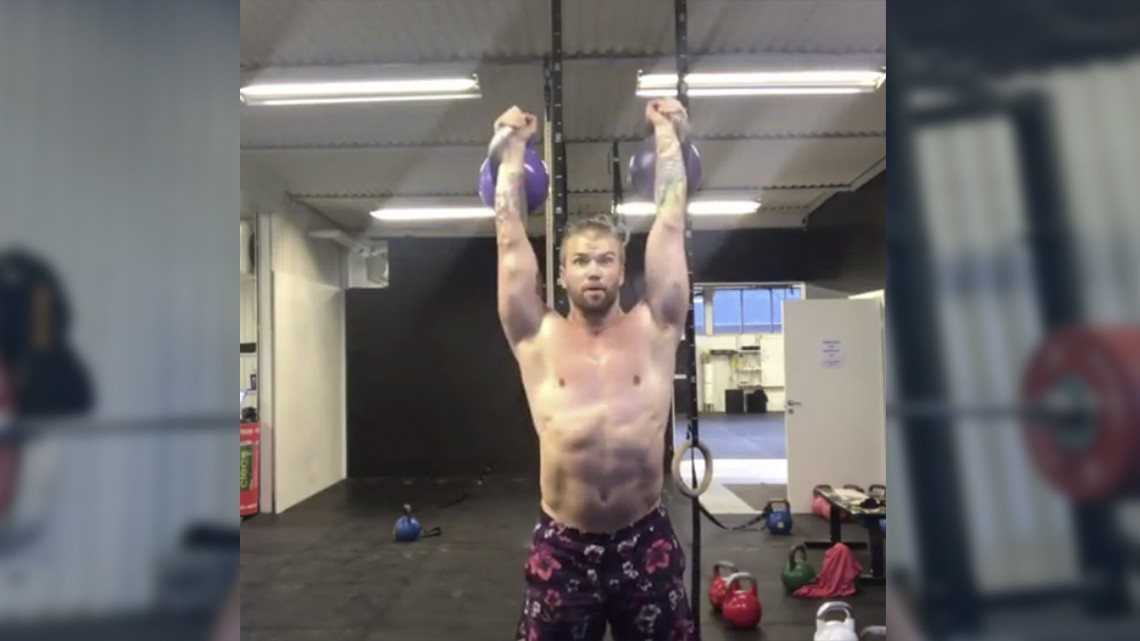  ¡Bendito Crossfit! Sexy sacerdote provoca suspiros en las redes sociales