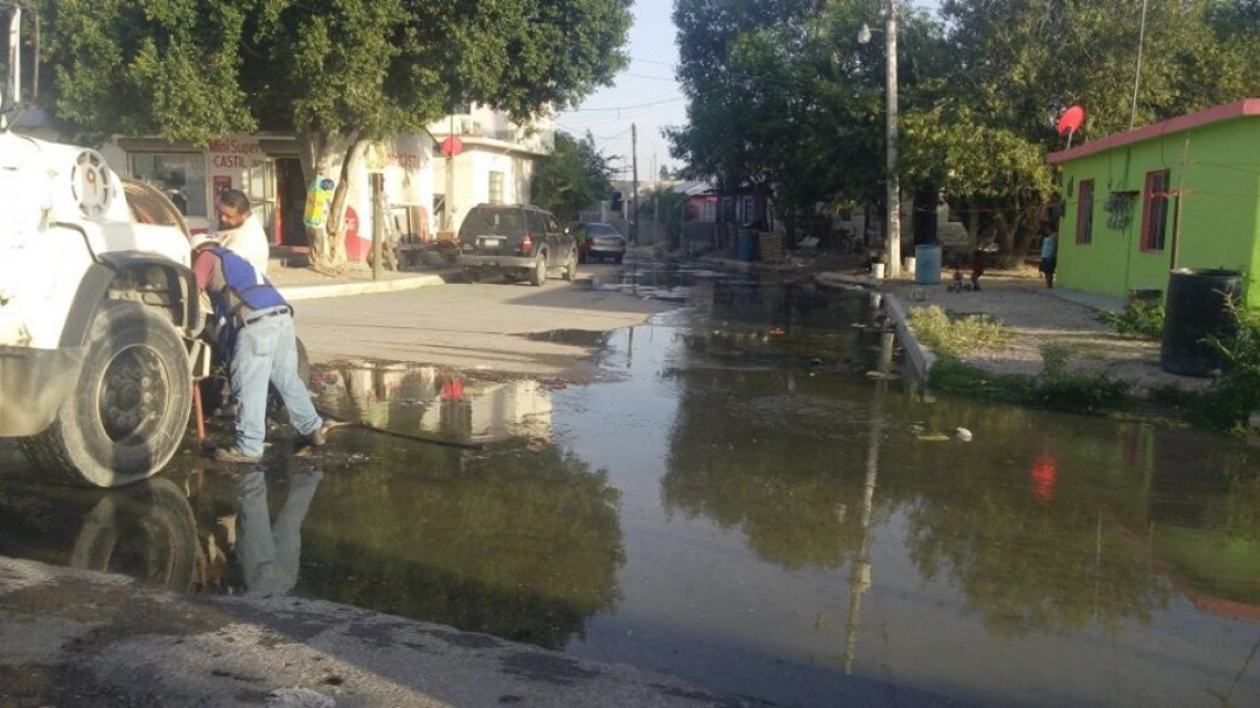 Comapa trabaja con equipo vactor